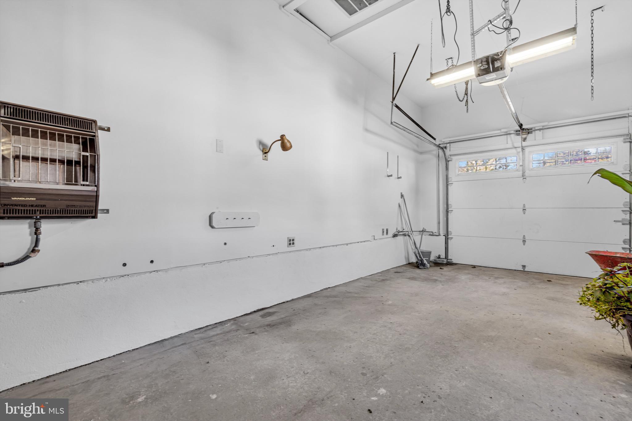 1037 SAVANNAH STREET