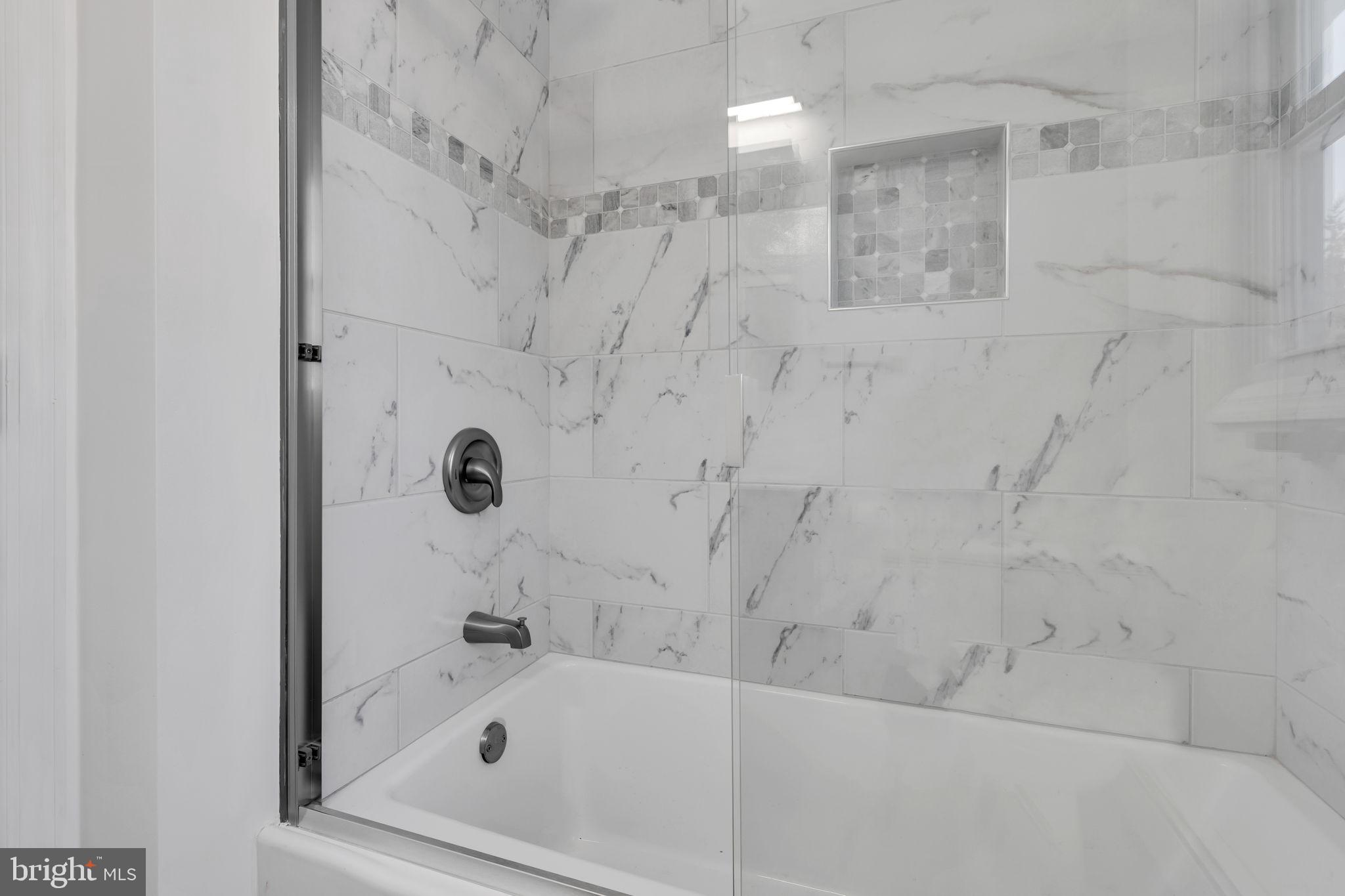 1037 SAVANNAH STREET