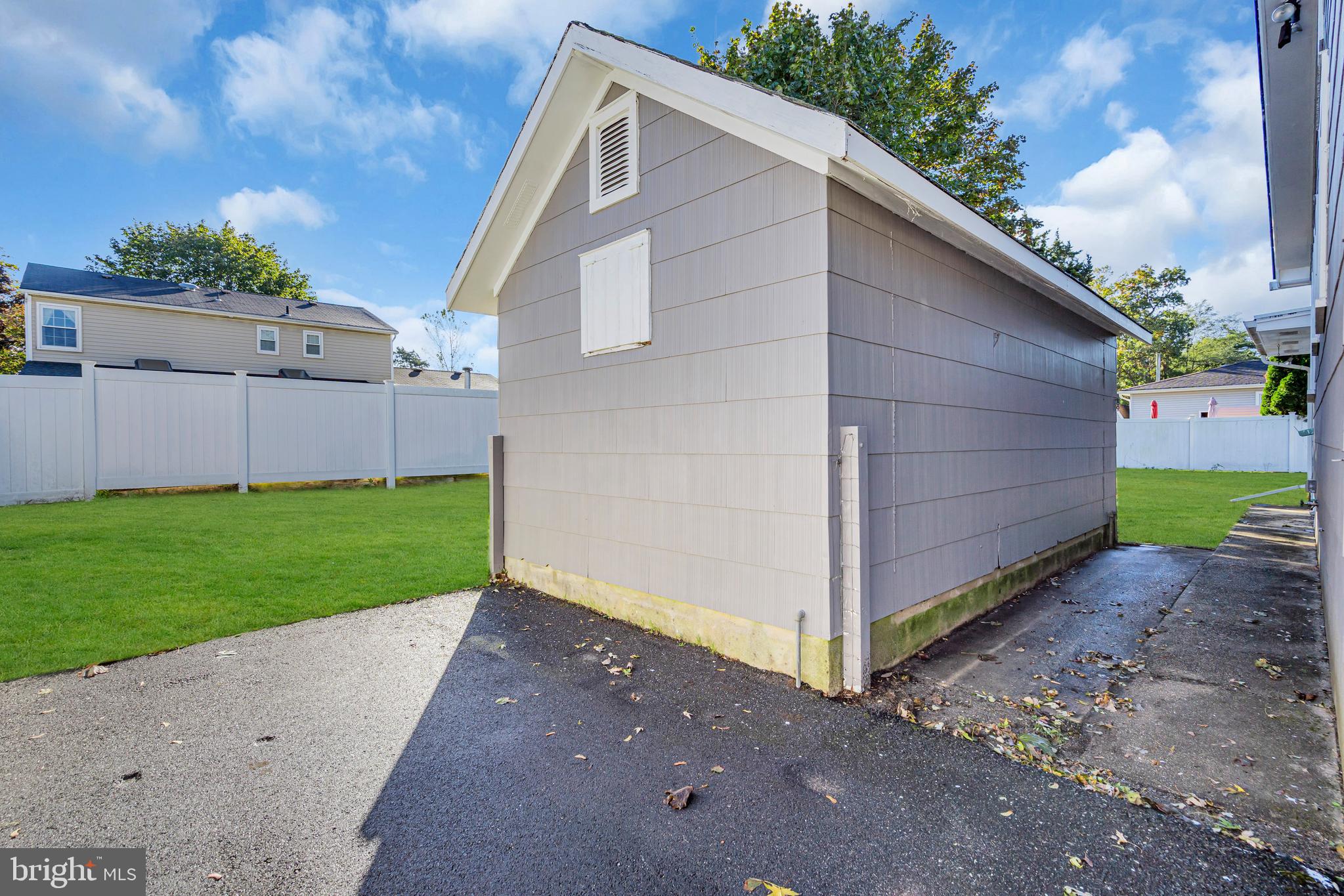 1037 SAVANNAH STREET