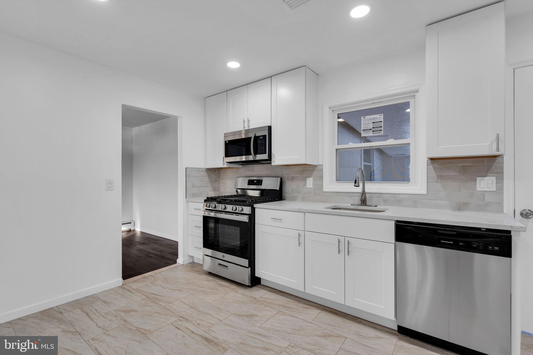 1037 SAVANNAH STREET