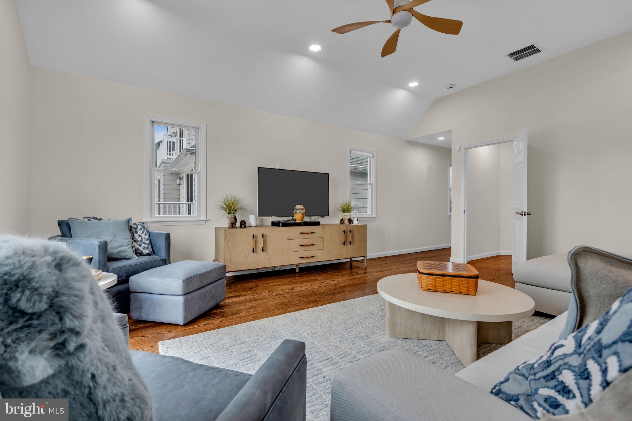 706 FAIRVIEW LANE