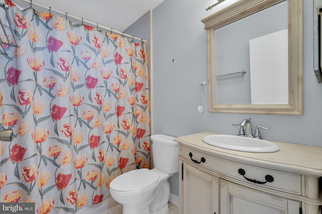 549 MAYFAIR ROAD A