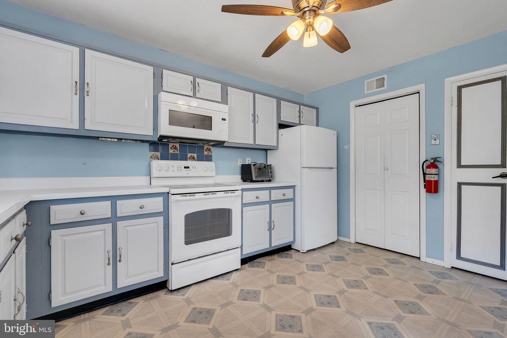 549 MAYFAIR ROAD A