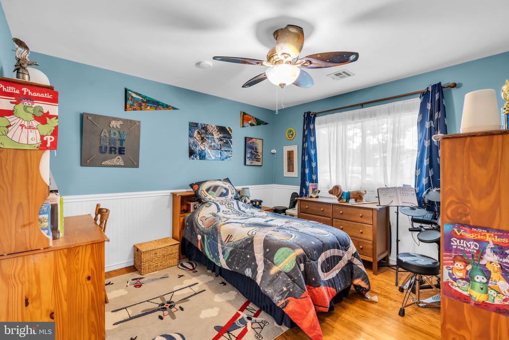 561 OAKHOLLOW LANE
