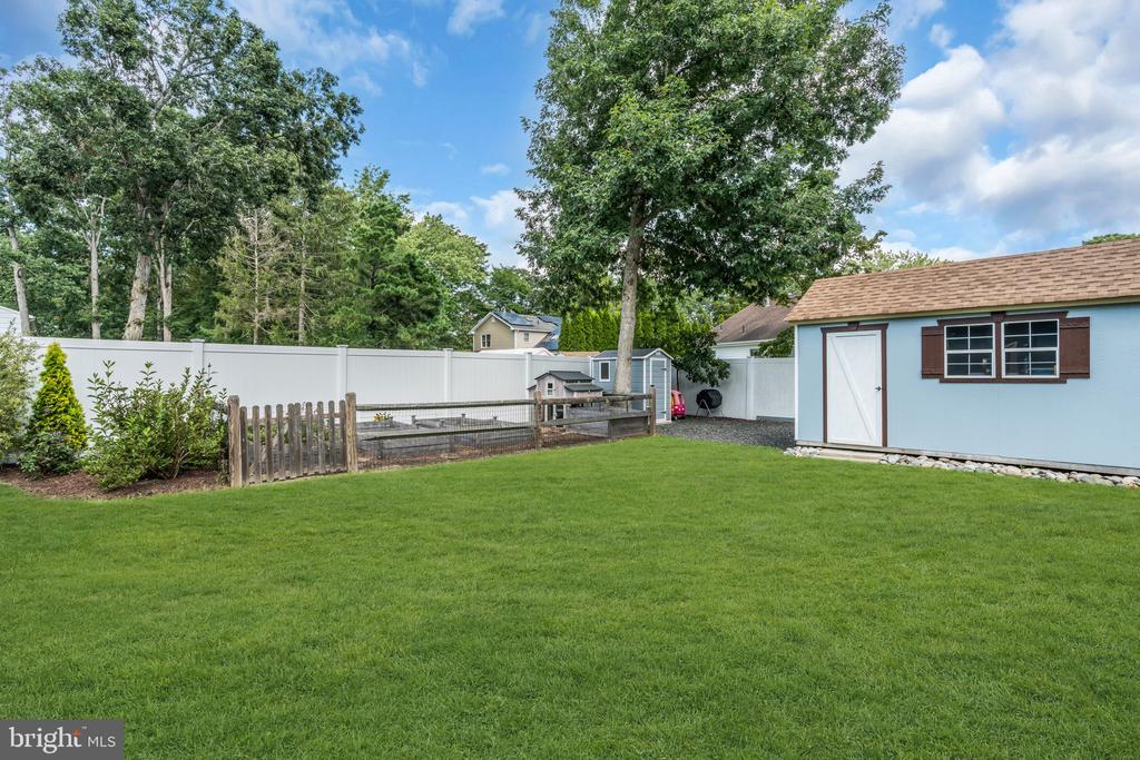 561 OAKHOLLOW LANE