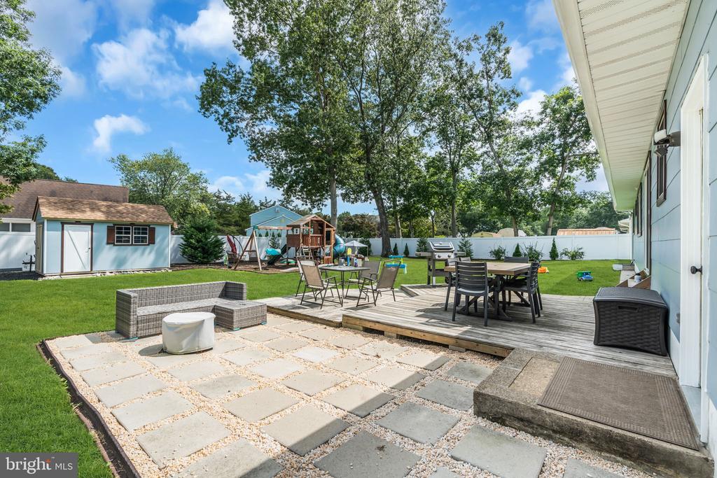 561 OAKHOLLOW LANE
