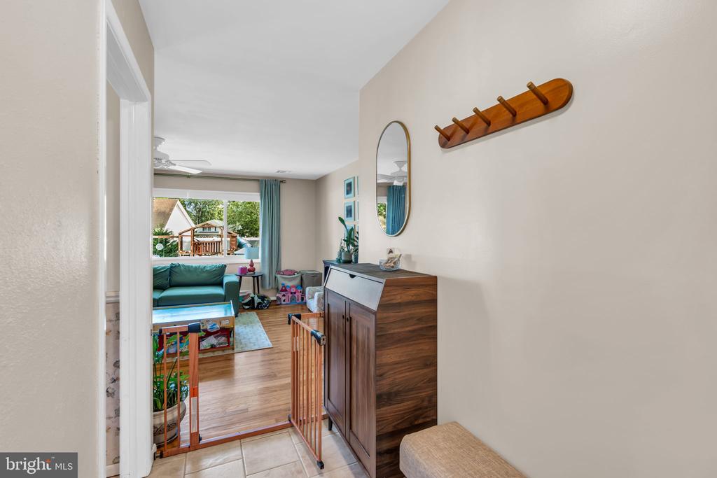 561 OAKHOLLOW LANE
