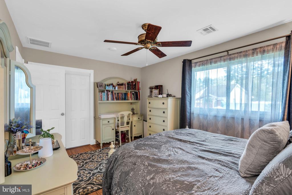 561 OAKHOLLOW LANE