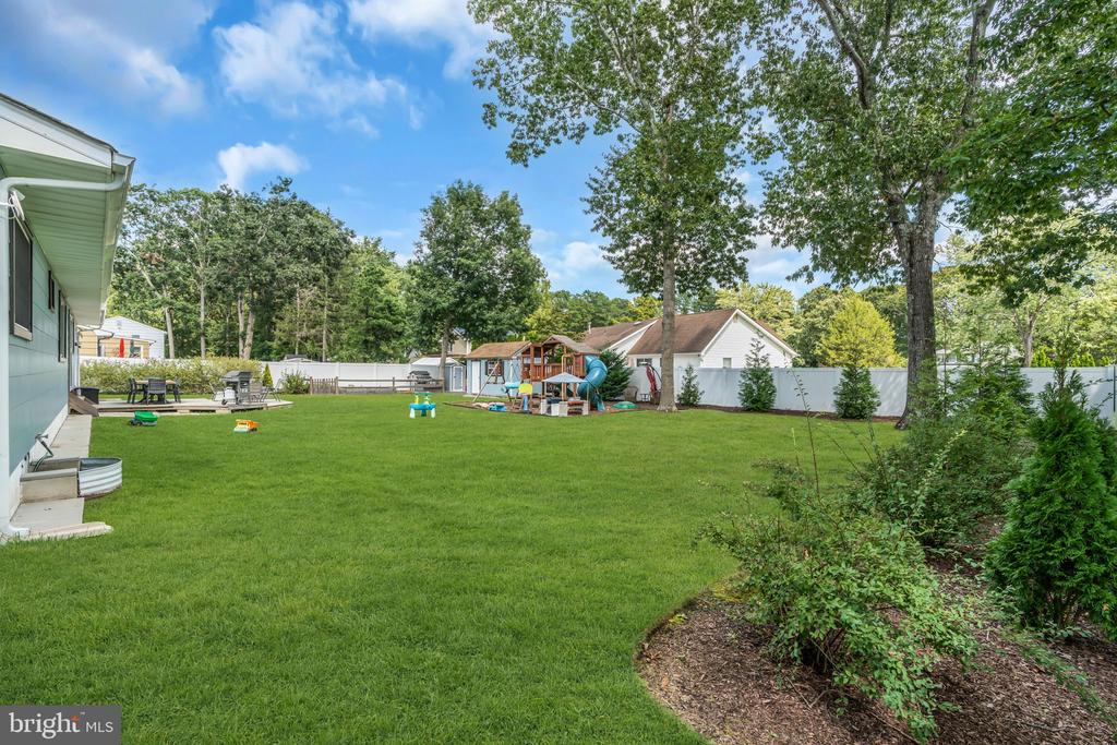 561 OAKHOLLOW LANE