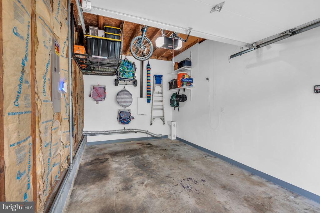 561 OAKHOLLOW LANE