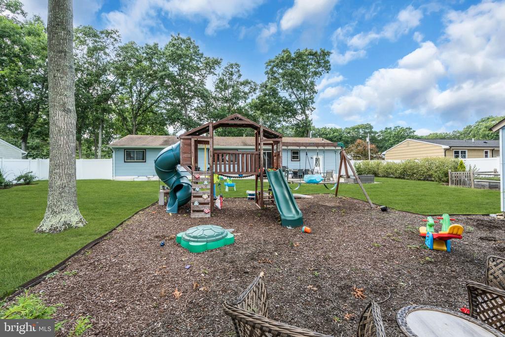 561 OAKHOLLOW LANE