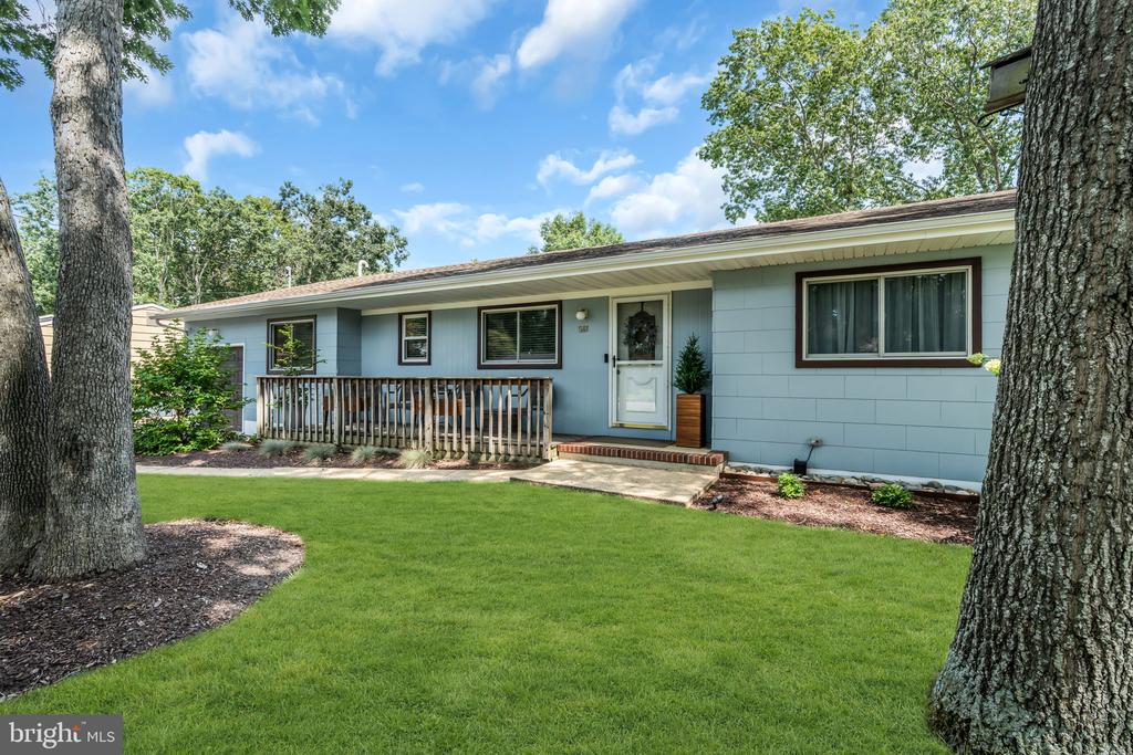 561 OAKHOLLOW LANE
