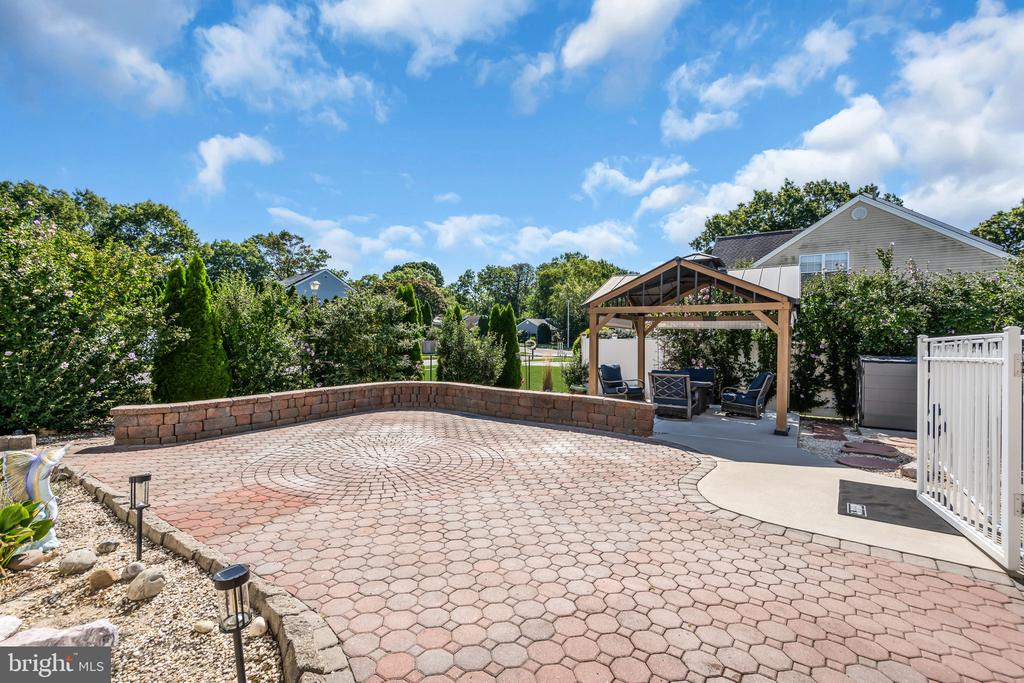 14 AZALEA COURT
