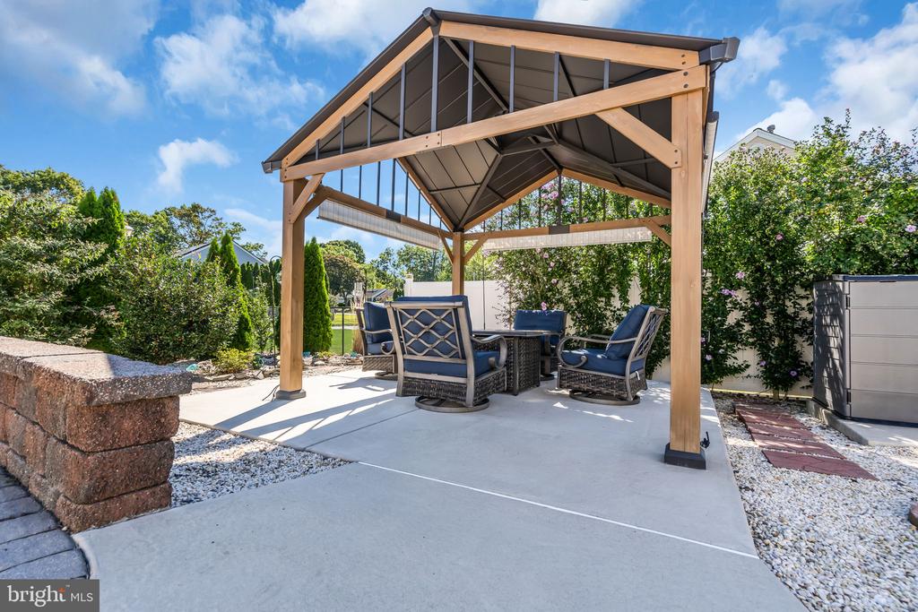 14 AZALEA COURT