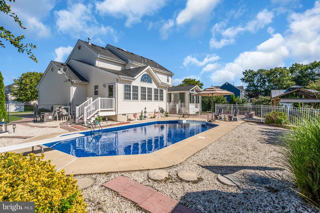 14 AZALEA COURT