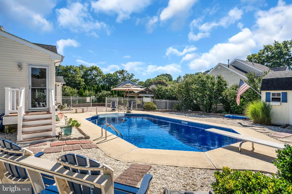 14 AZALEA COURT