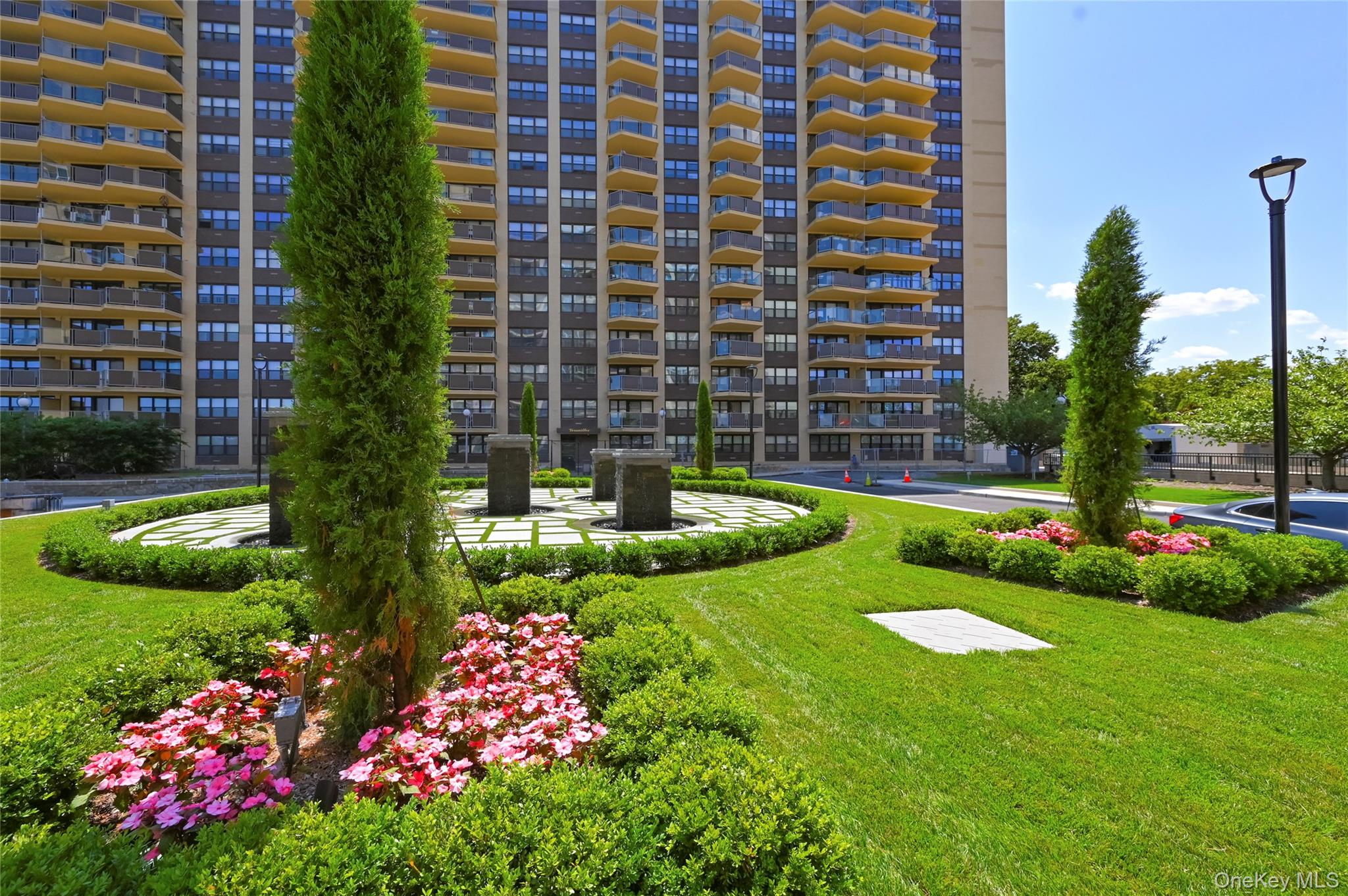 17 85 215th Street Unit 2h Bayside Ny Us 11360 Key1053977