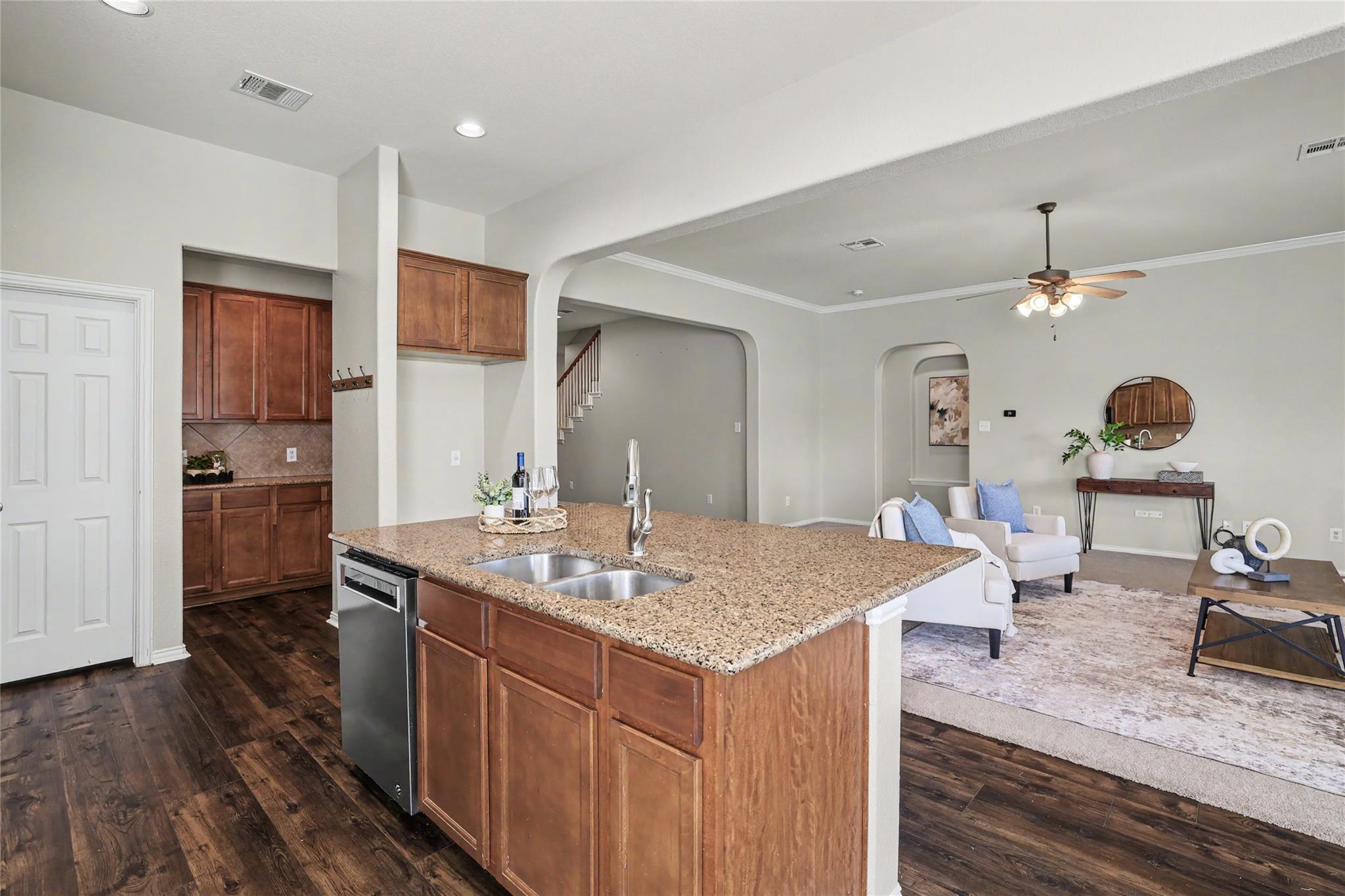 903 Madrone DR