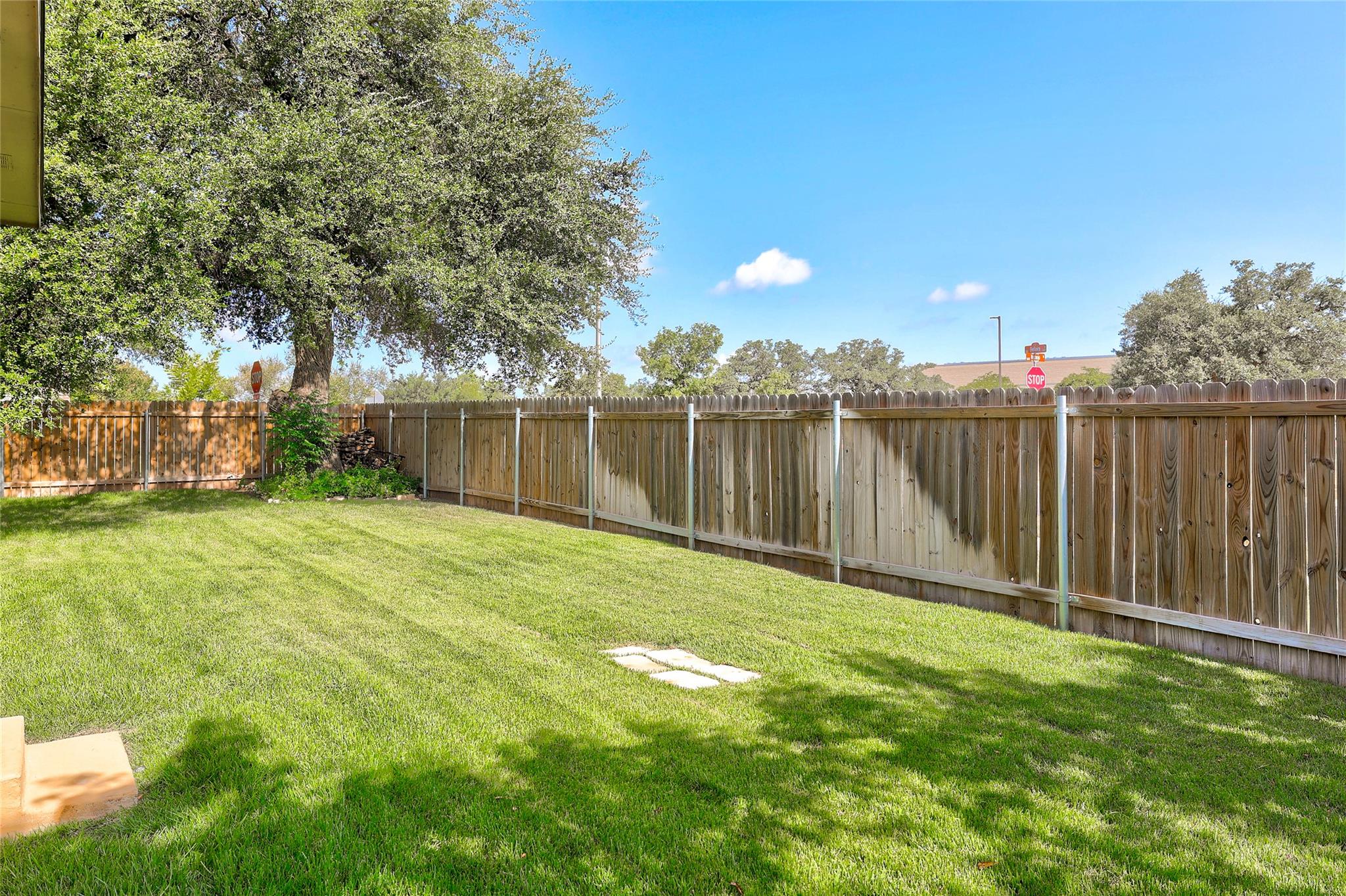 903 Madrone DR