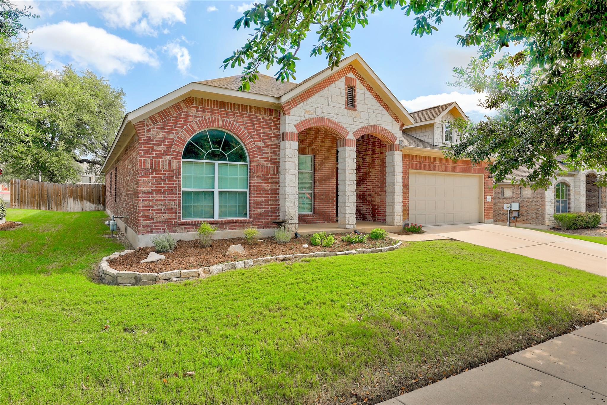 903 Madrone DR