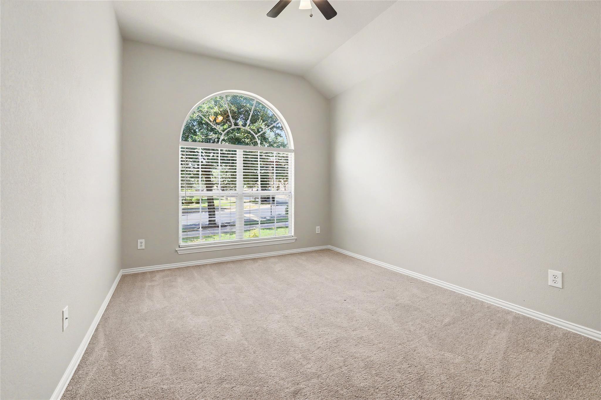 903 Madrone DR