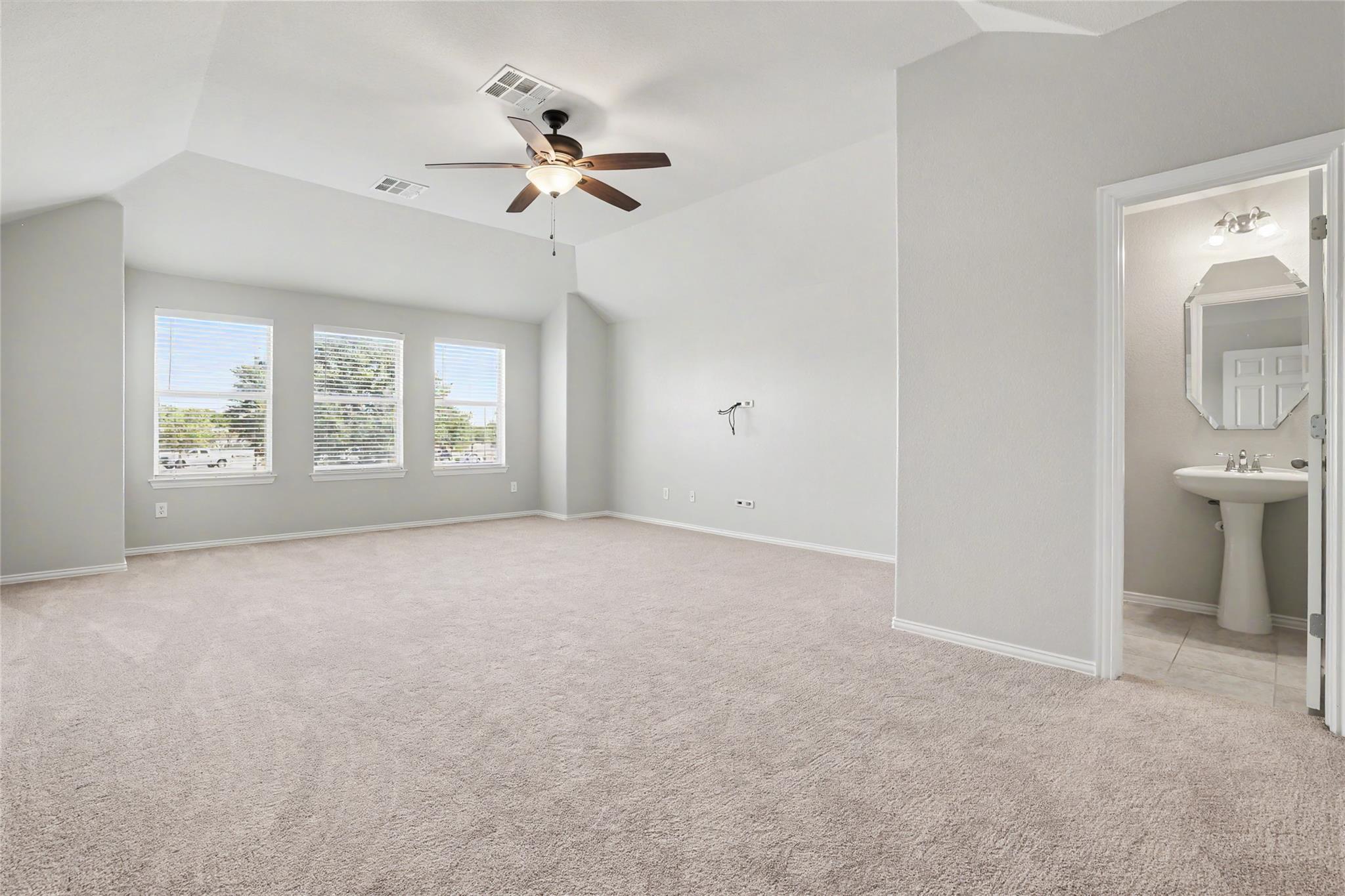 903 Madrone DR