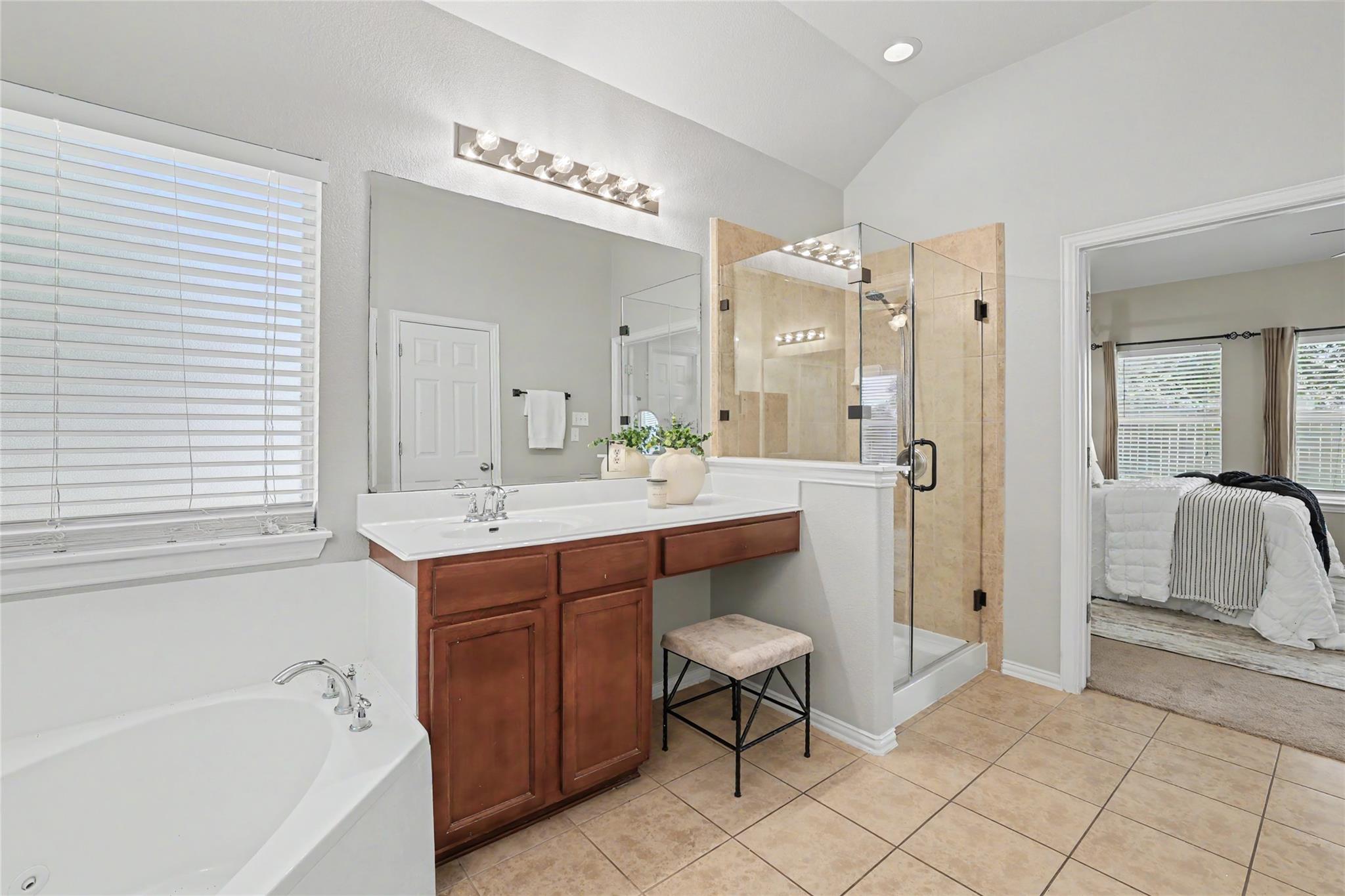 903 Madrone DR