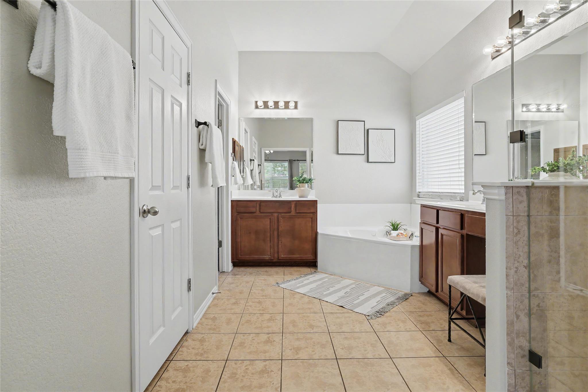 903 Madrone DR