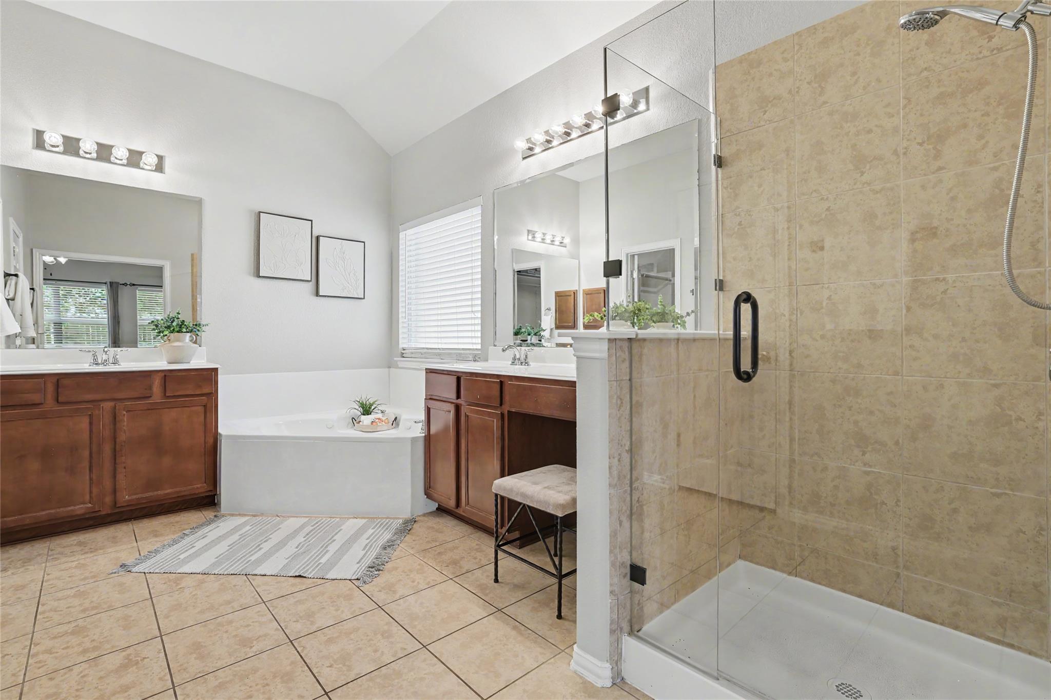 903 Madrone DR