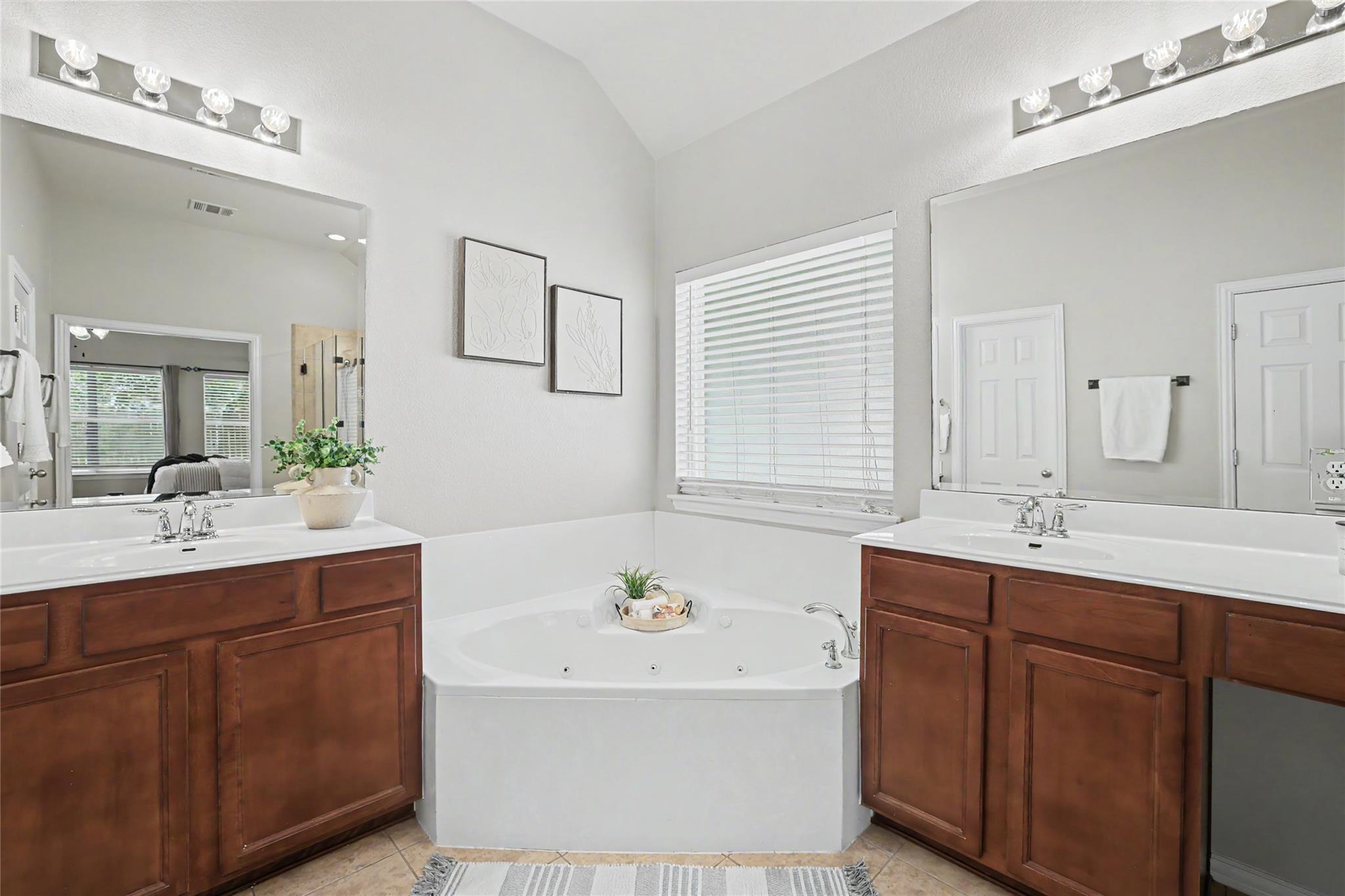 903 Madrone DR