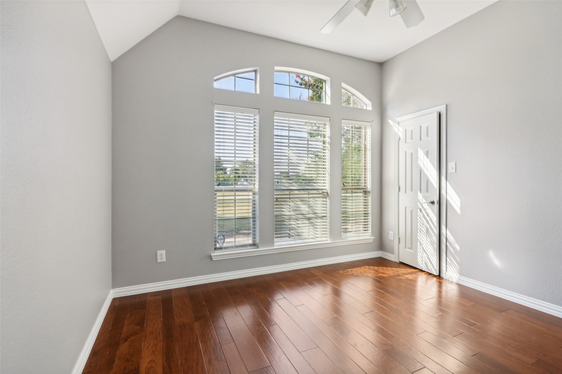 1 Meadowcreek Drive