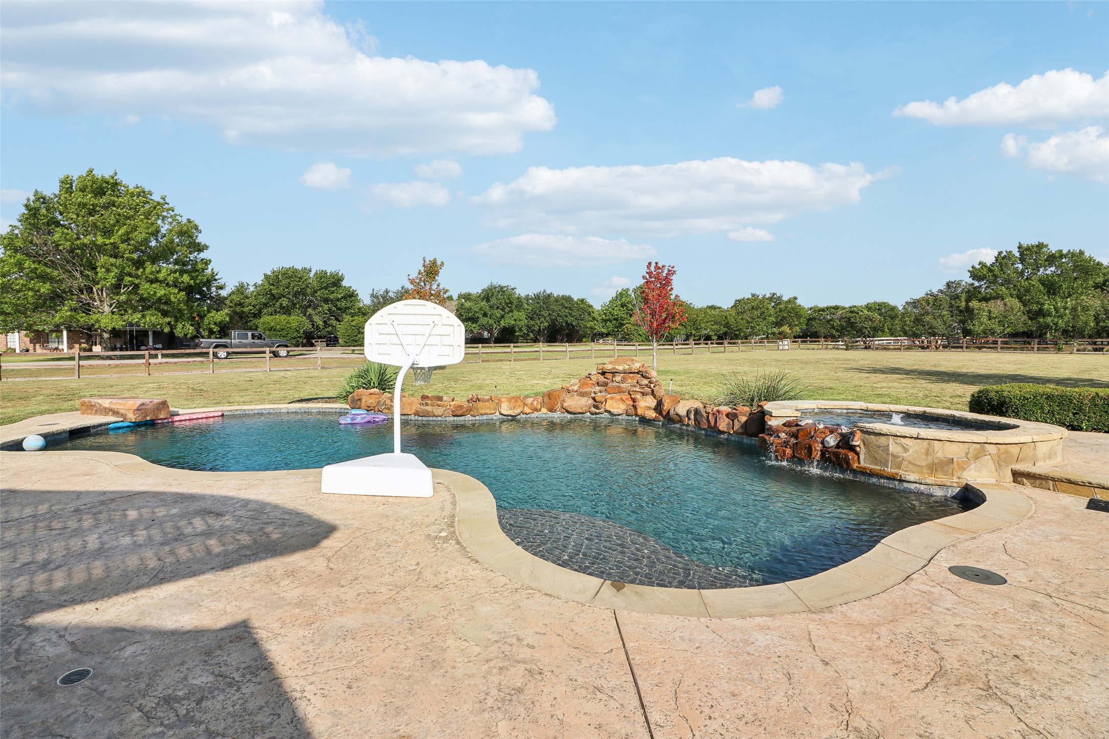 1 Meadowcreek Drive