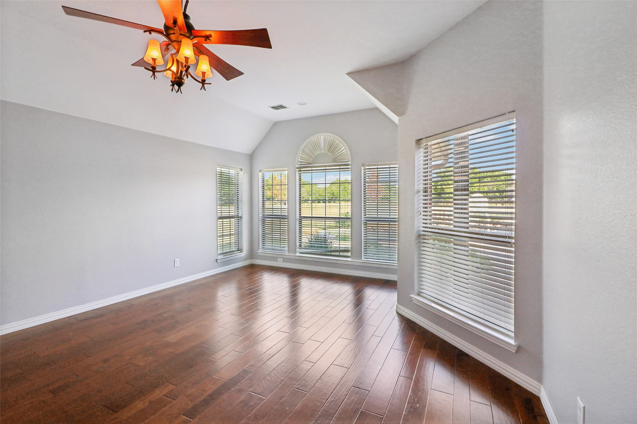 1 Meadowcreek Drive