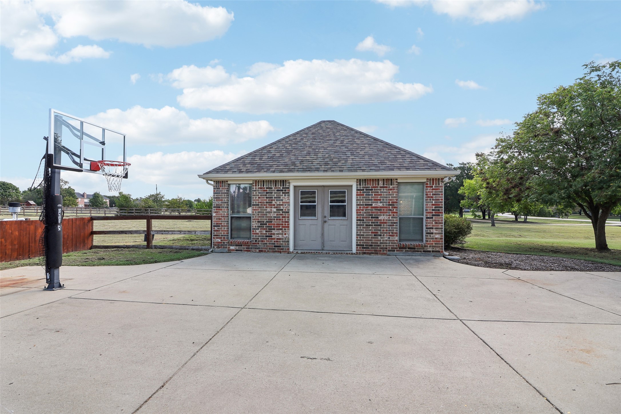 1 Meadowcreek Drive