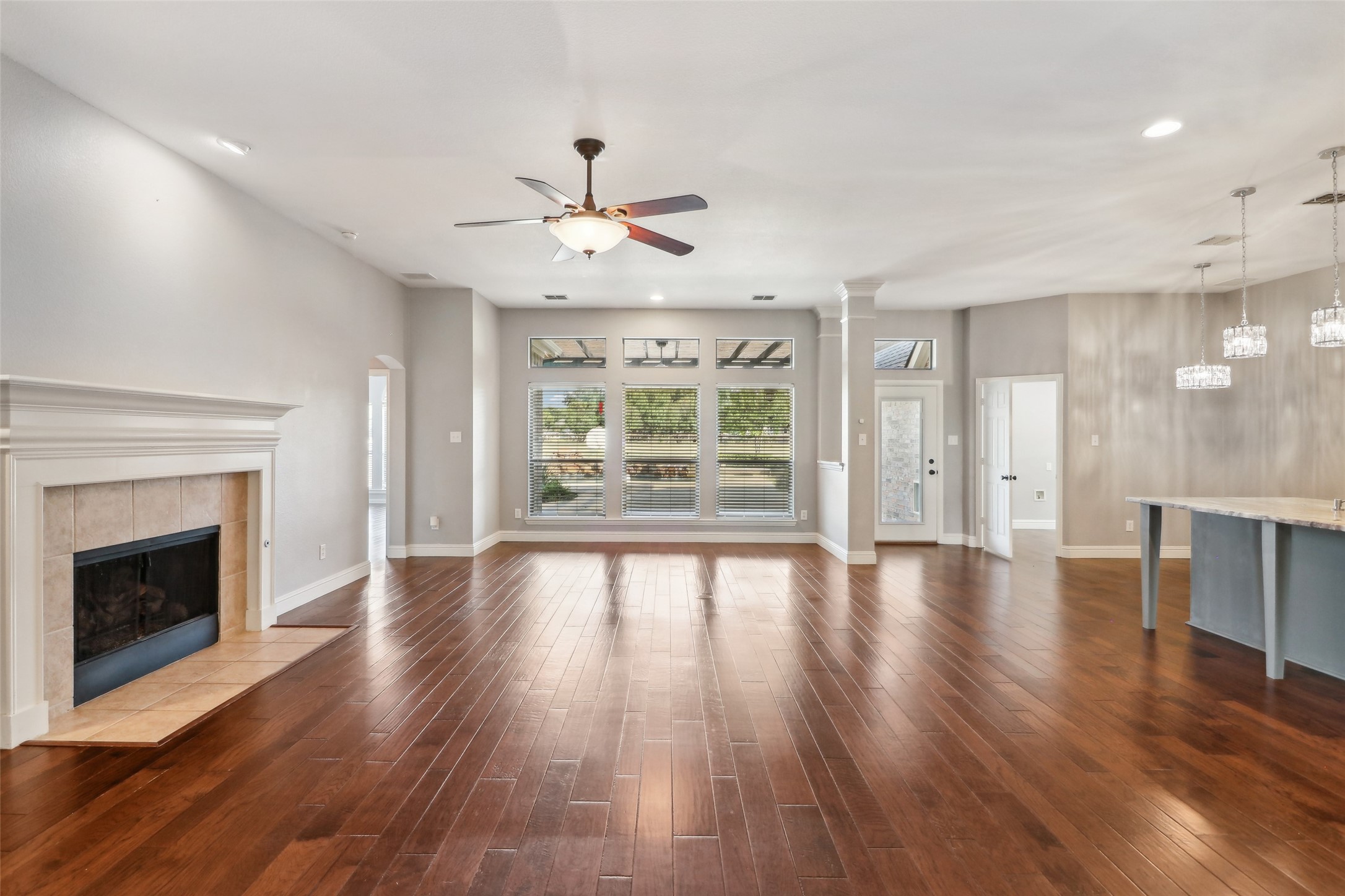 1 Meadowcreek Drive