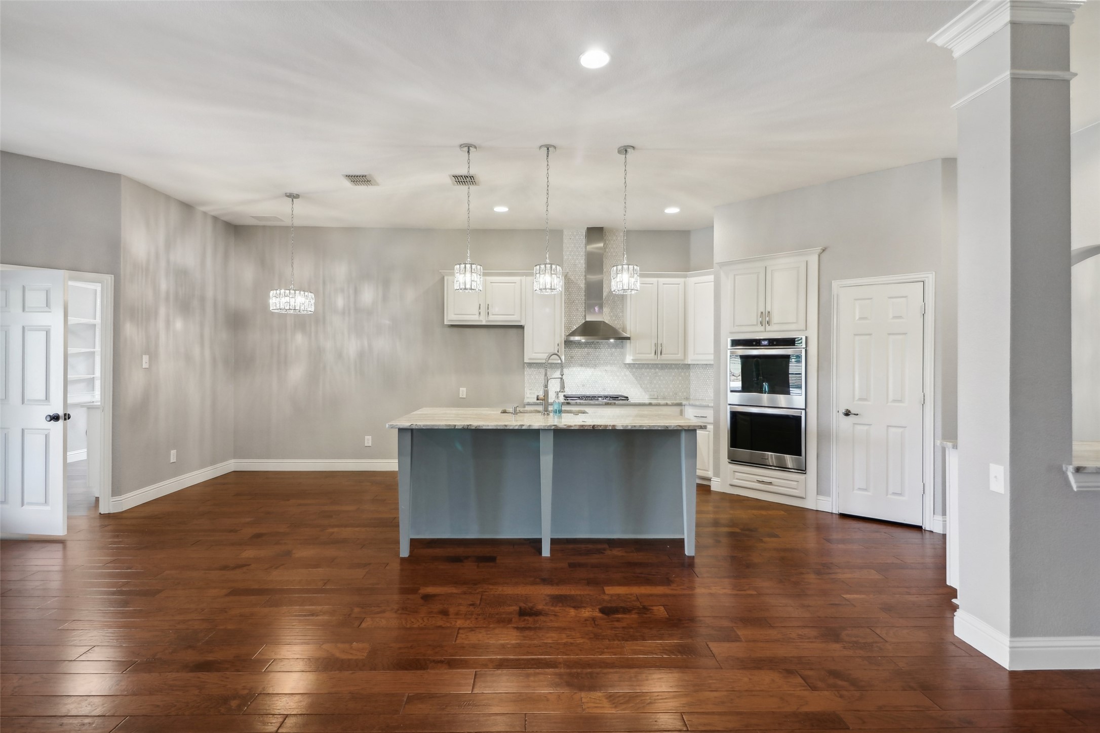 1 Meadowcreek Drive