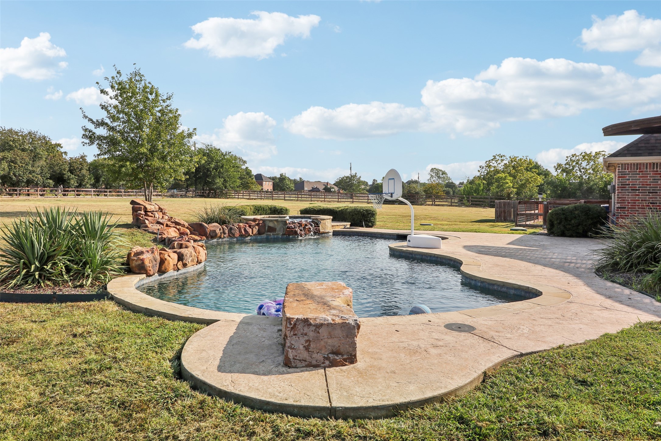 1 Meadowcreek Drive