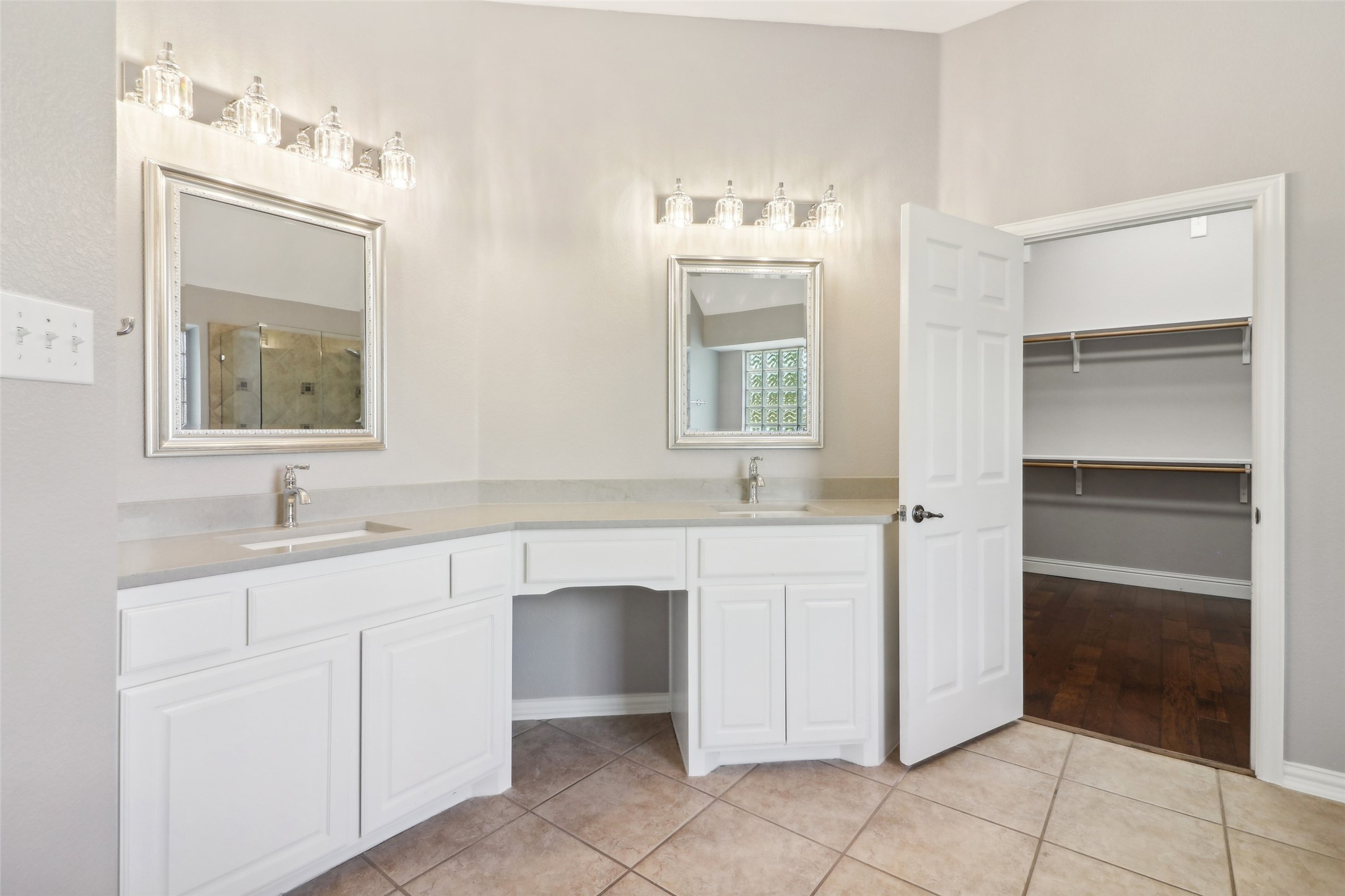 1 Meadowcreek Drive