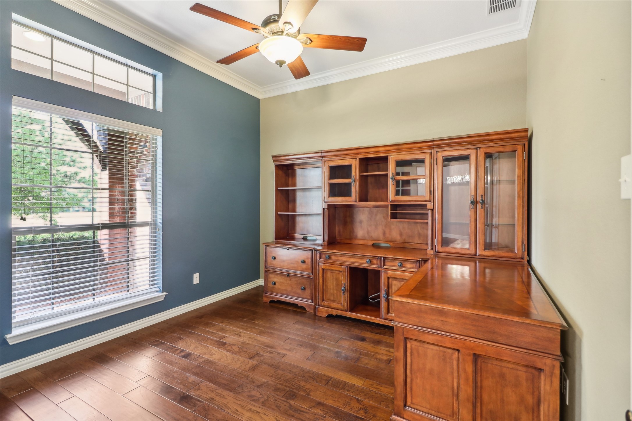 1 Meadowcreek Drive