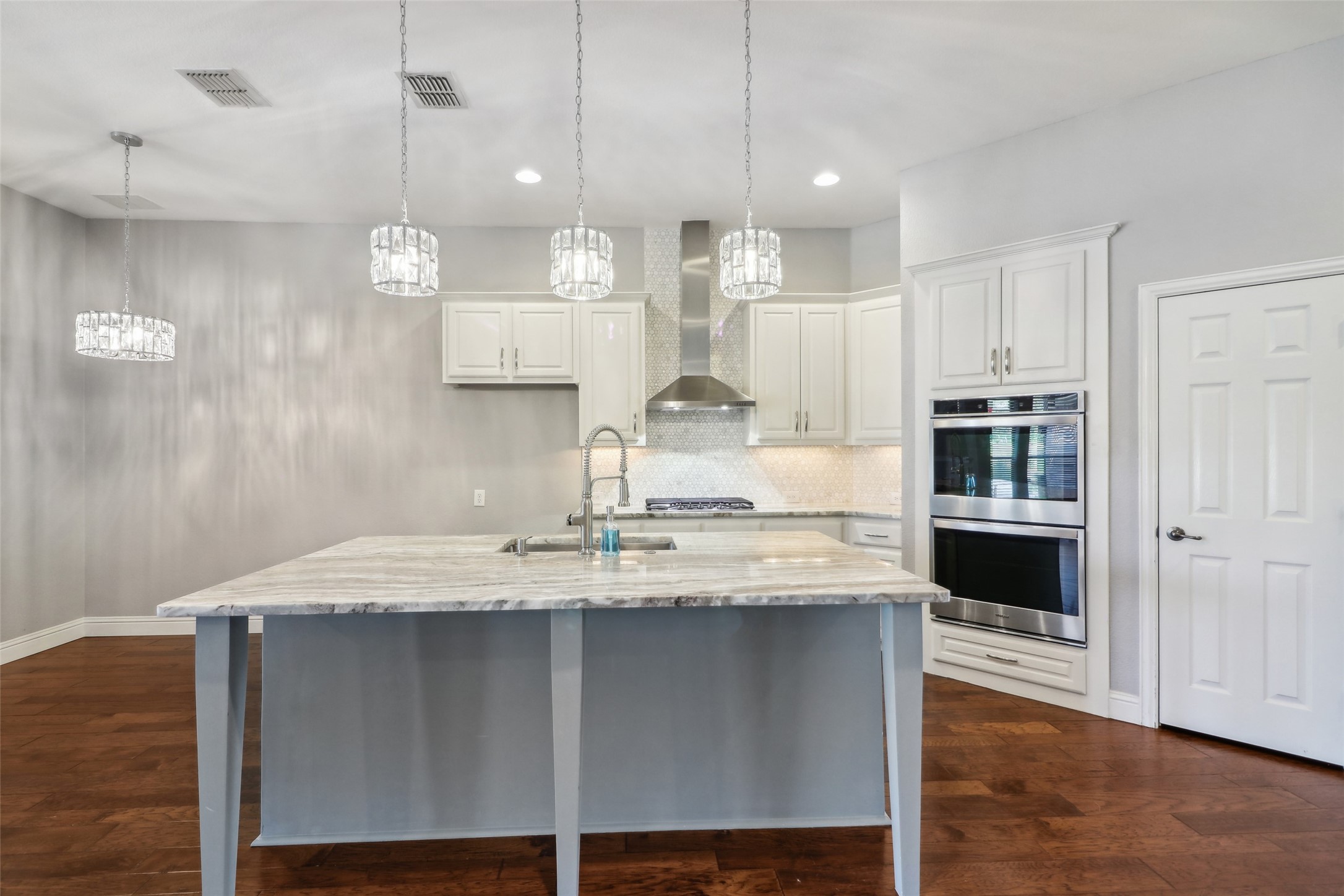 1 Meadowcreek Drive
