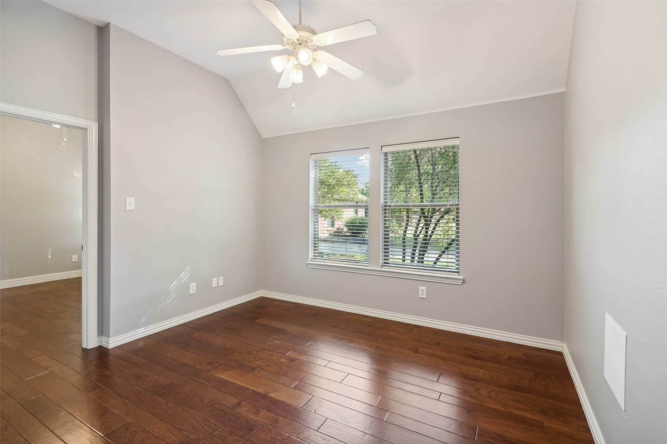 1 Meadowcreek Drive