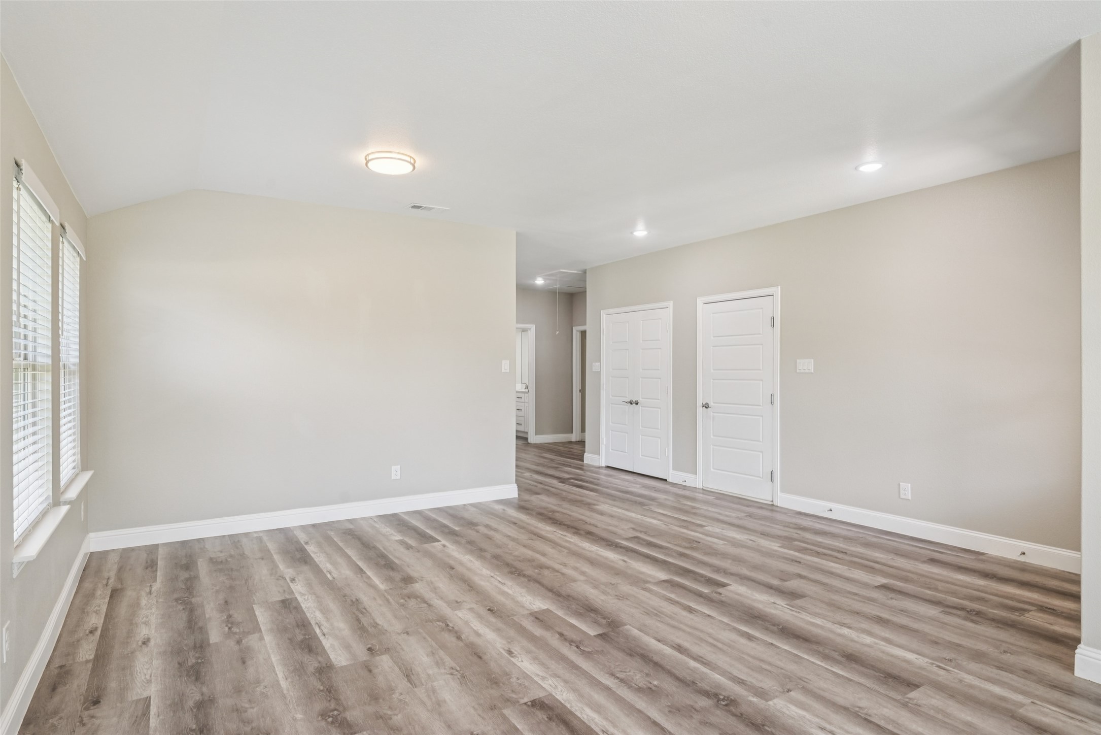 1067 Lake Trail