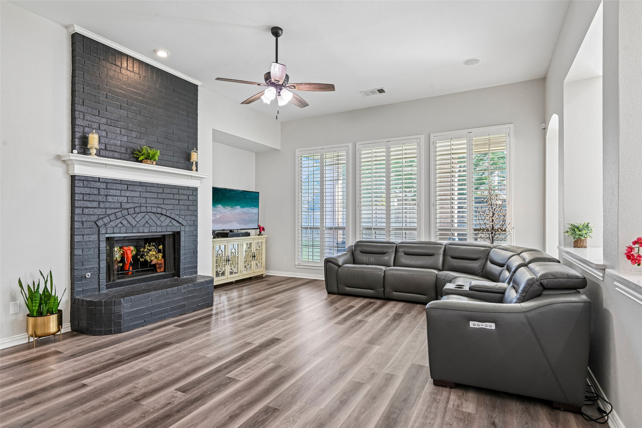 837 Moss Cliff Circle