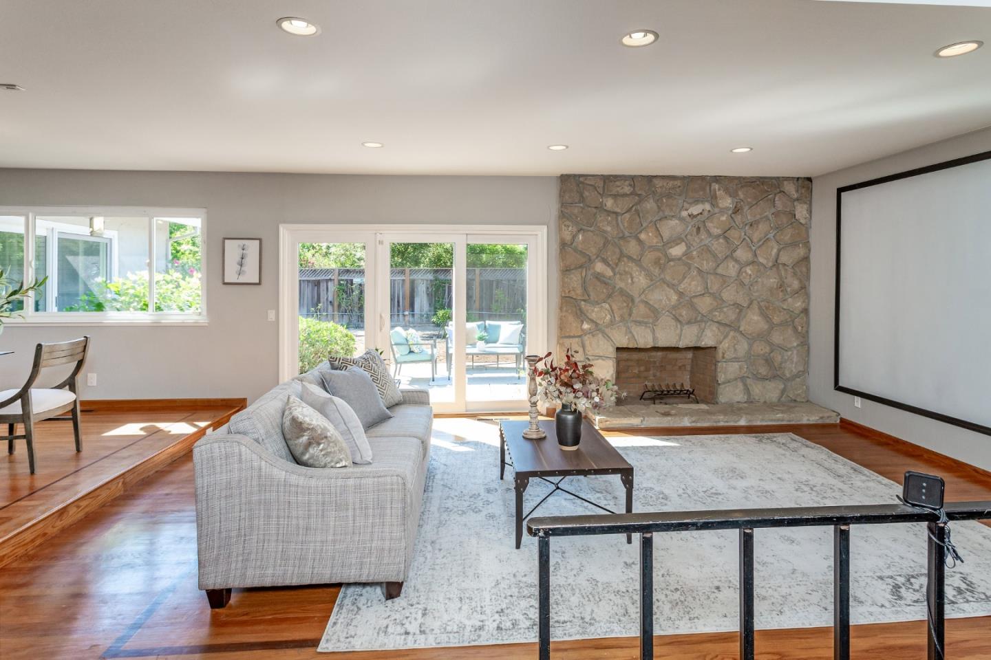 13304 Glen Brae DR