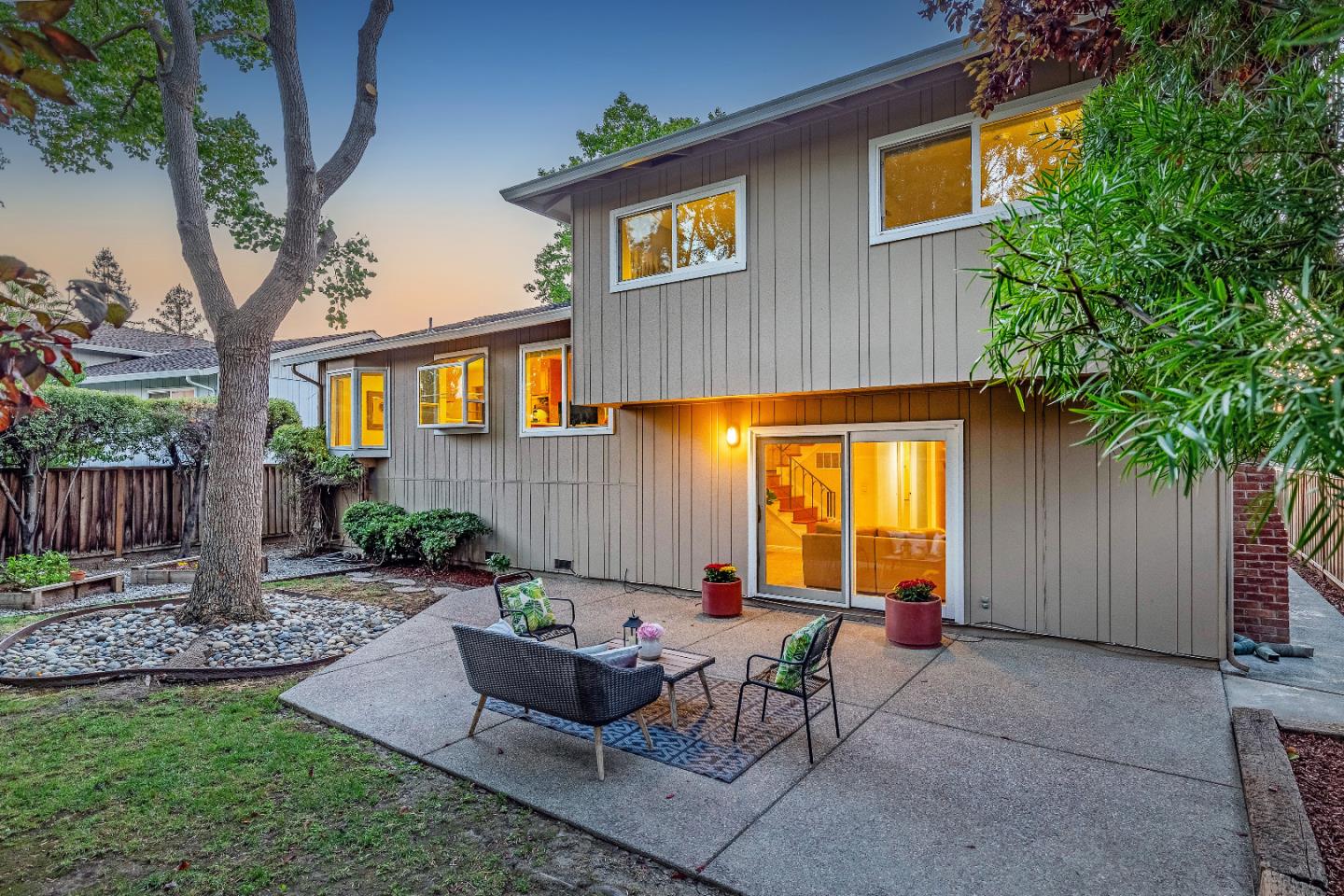 1274 REGENCY DR