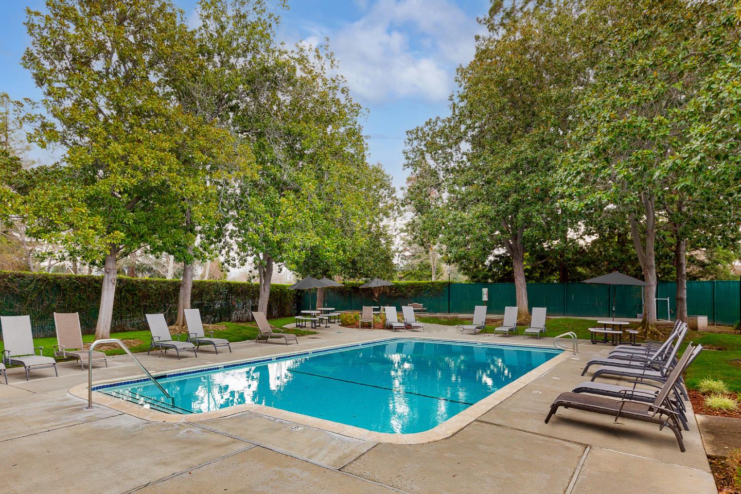 2394 Lincoln Village DR