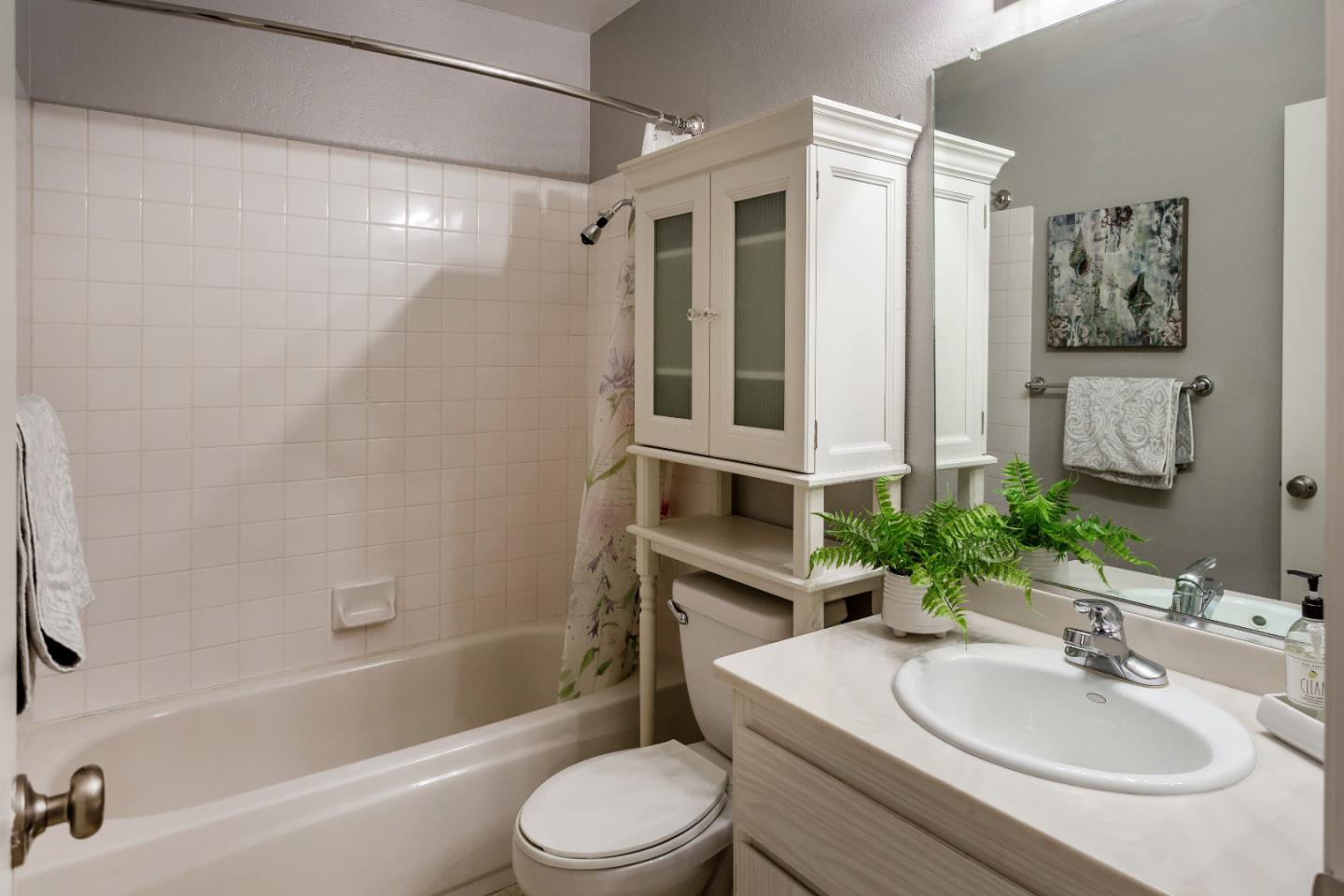 2394 Lincoln Village DR