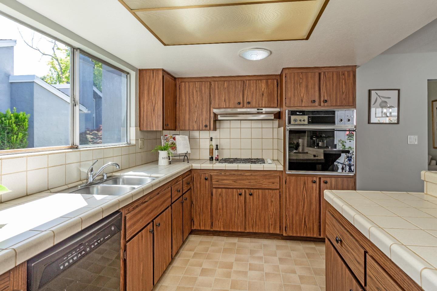2394 Lincoln Village DR