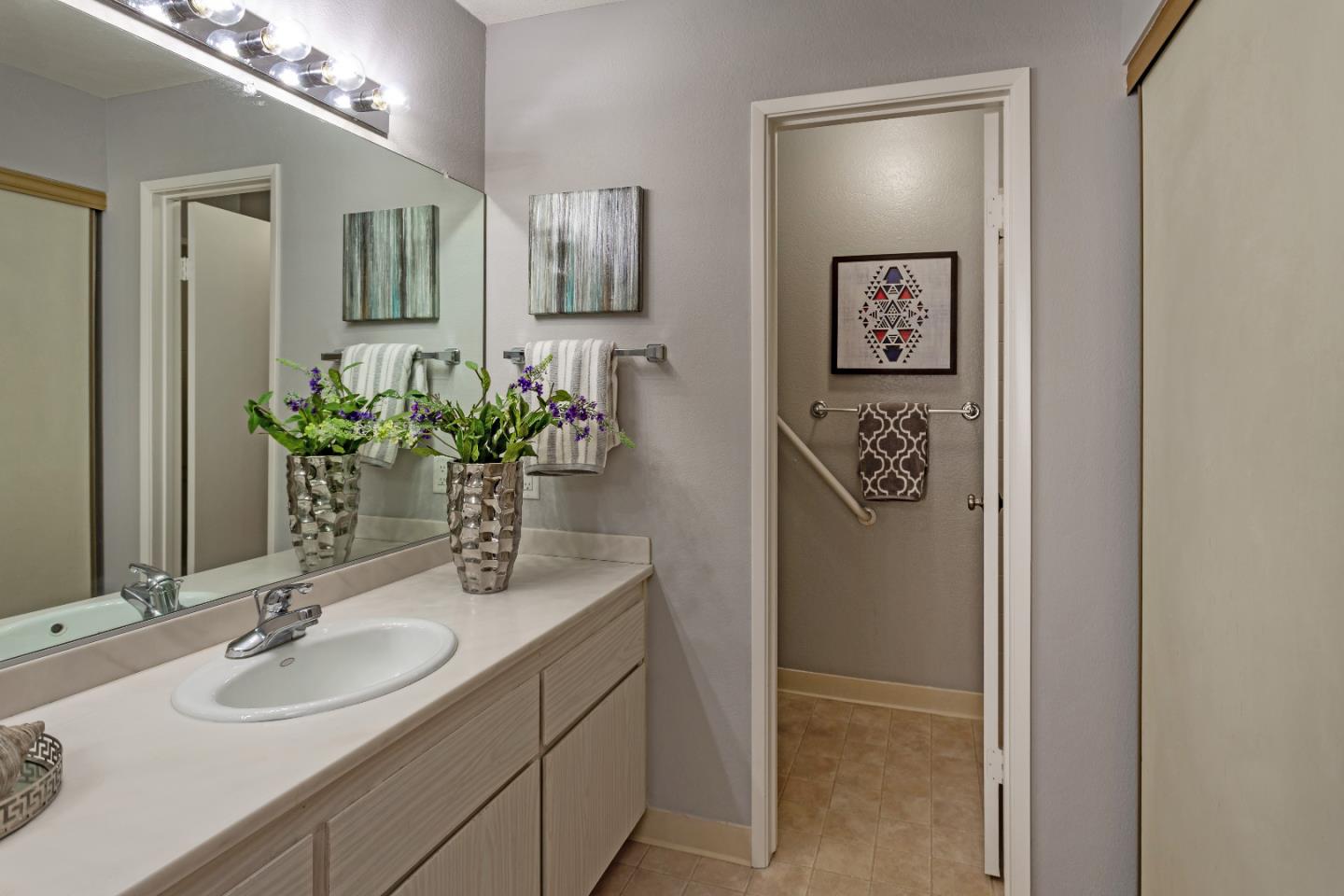 2394 Lincoln Village DR