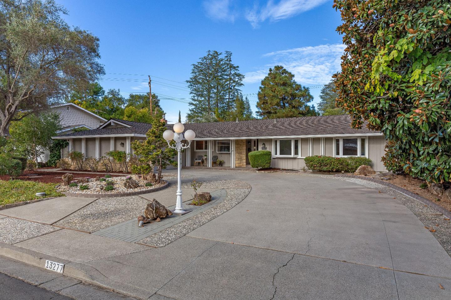 13277 VIA MADRONAS DR